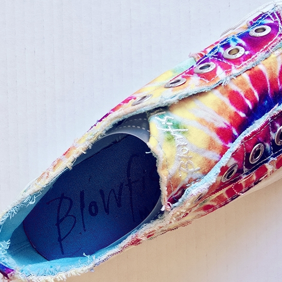 NEW! Blowfish Tie Dye Sneakers - Picture 2 of 4